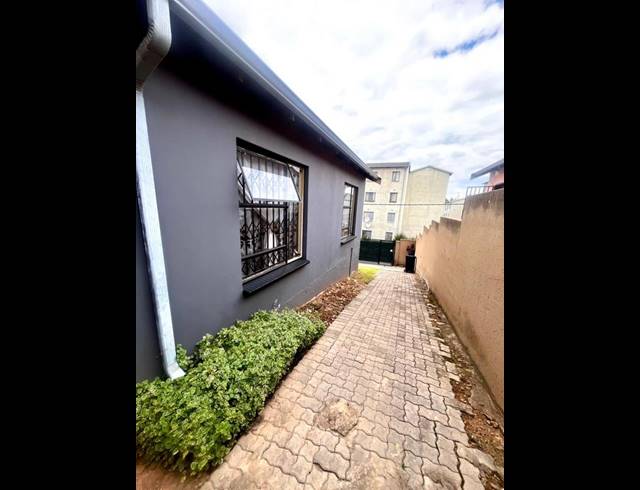 2 BEDROOM HOUSE FOR SALE IN FLEURHOF